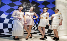 青岛时装表演策划_青岛服装展览策划公司_服装展销会的活动照片